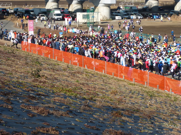 第16回 谷川真理ハーフマラソン Aコース スタート地点 第1ウェーブ