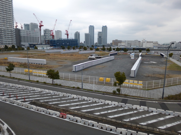 横浜マラソン2016 パシフィコ横浜の隣のトイレエリア